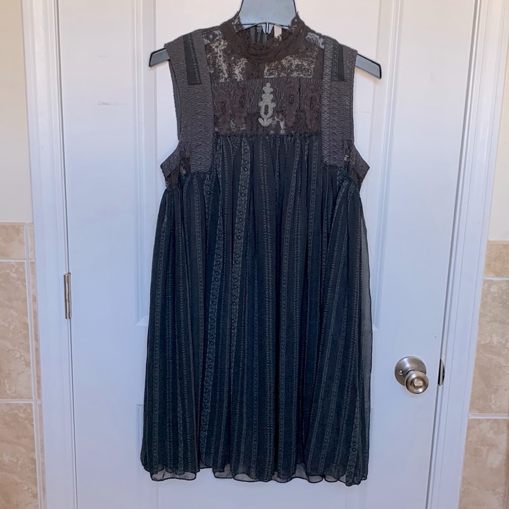 Free people Sleeveless lace overlay tunic top